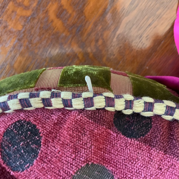BEAUTIFUL RARE Vintage MacKenzie Childs Round Velvet Pillow with Bow Ribbon Ties - Picture 11 of 12